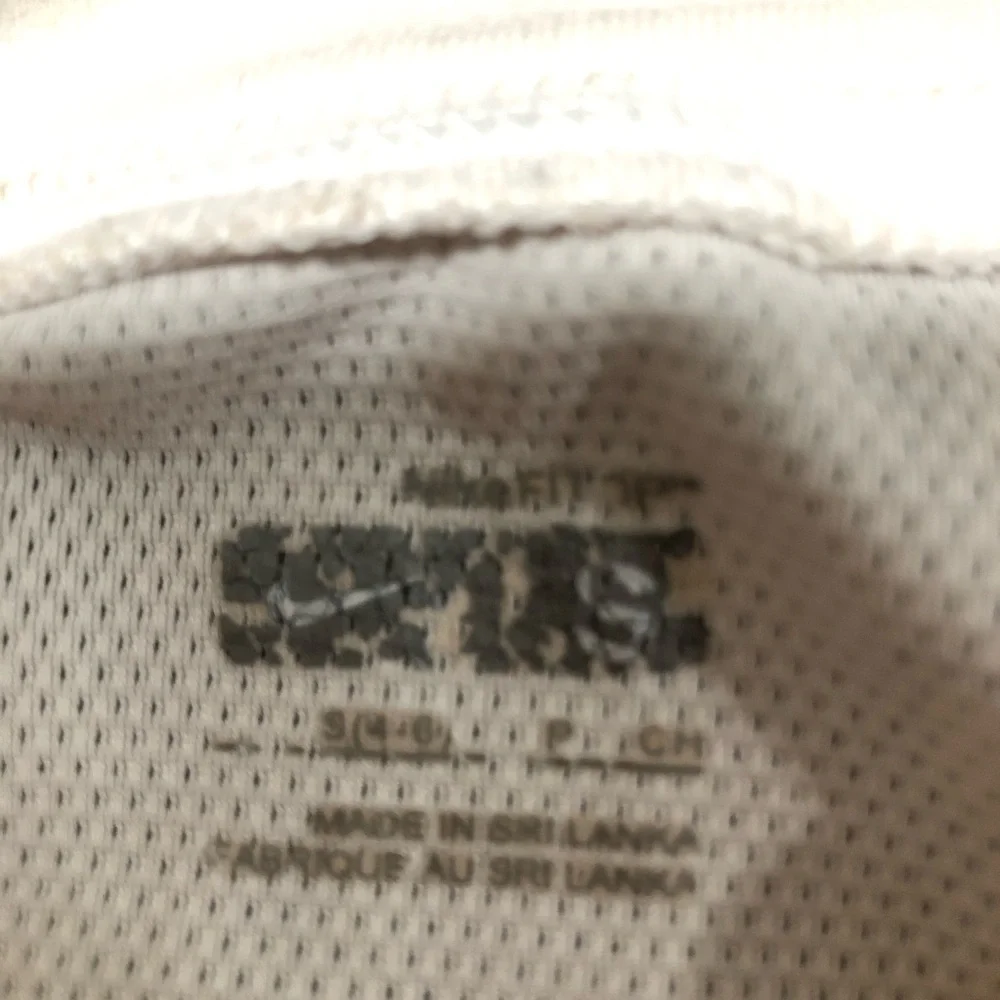 Nike Pro Dri-FIT T-shirt - Cream and White, S (4-6)
